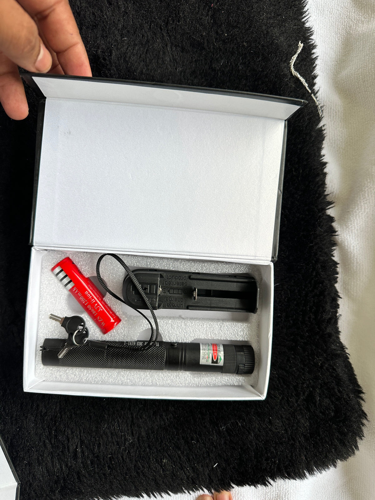 Laser Light Pointer | Long-Range | Special Kids Edition - 6 Action Figures | 2000m Range | Rechargeable Cell & Charger